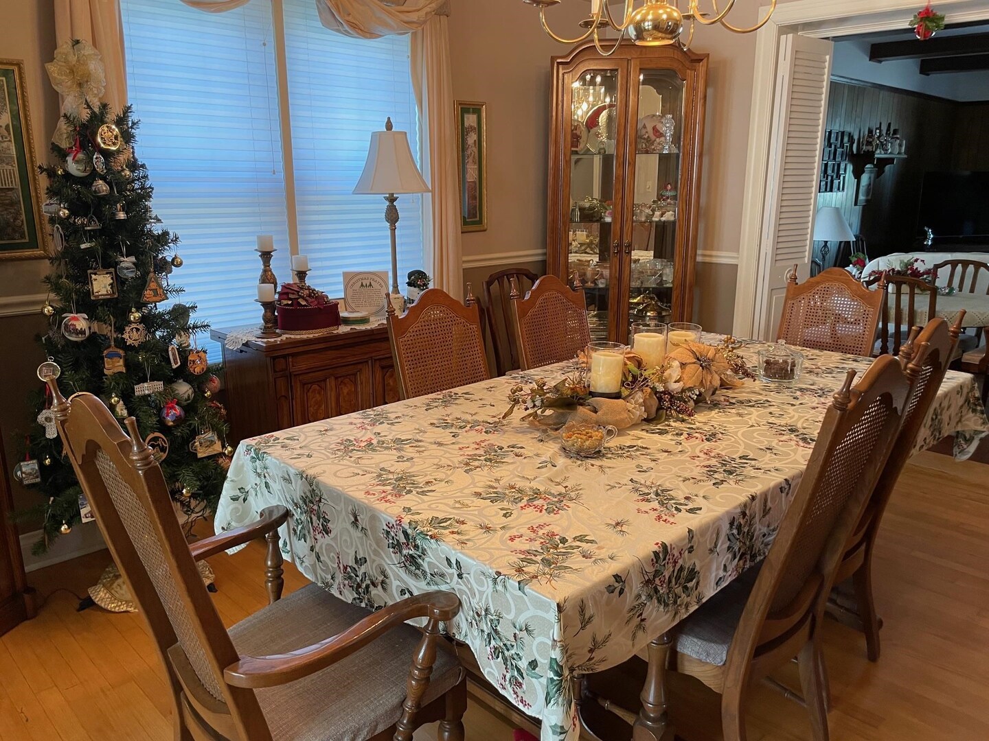2004 Wall Street Murphysboro, IL 62966 - Photo 9 of 30 a view of a dining room with furniture and wooden floor
