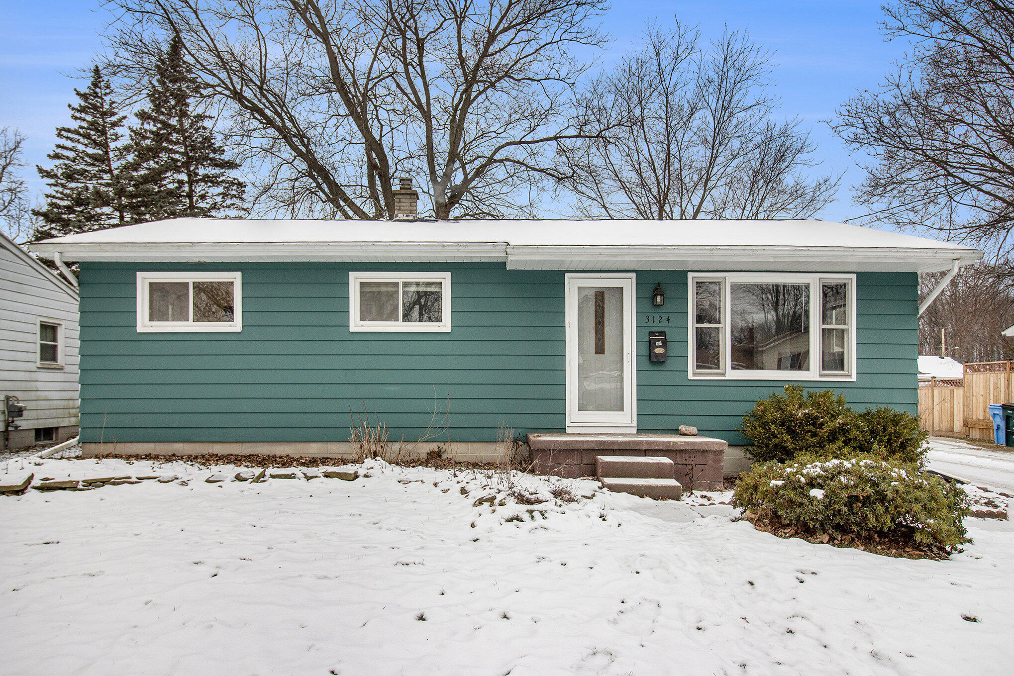 3124 Lawdor Road Lansing, MI 48911 - Photo 1 of 28 001_img_3682_640