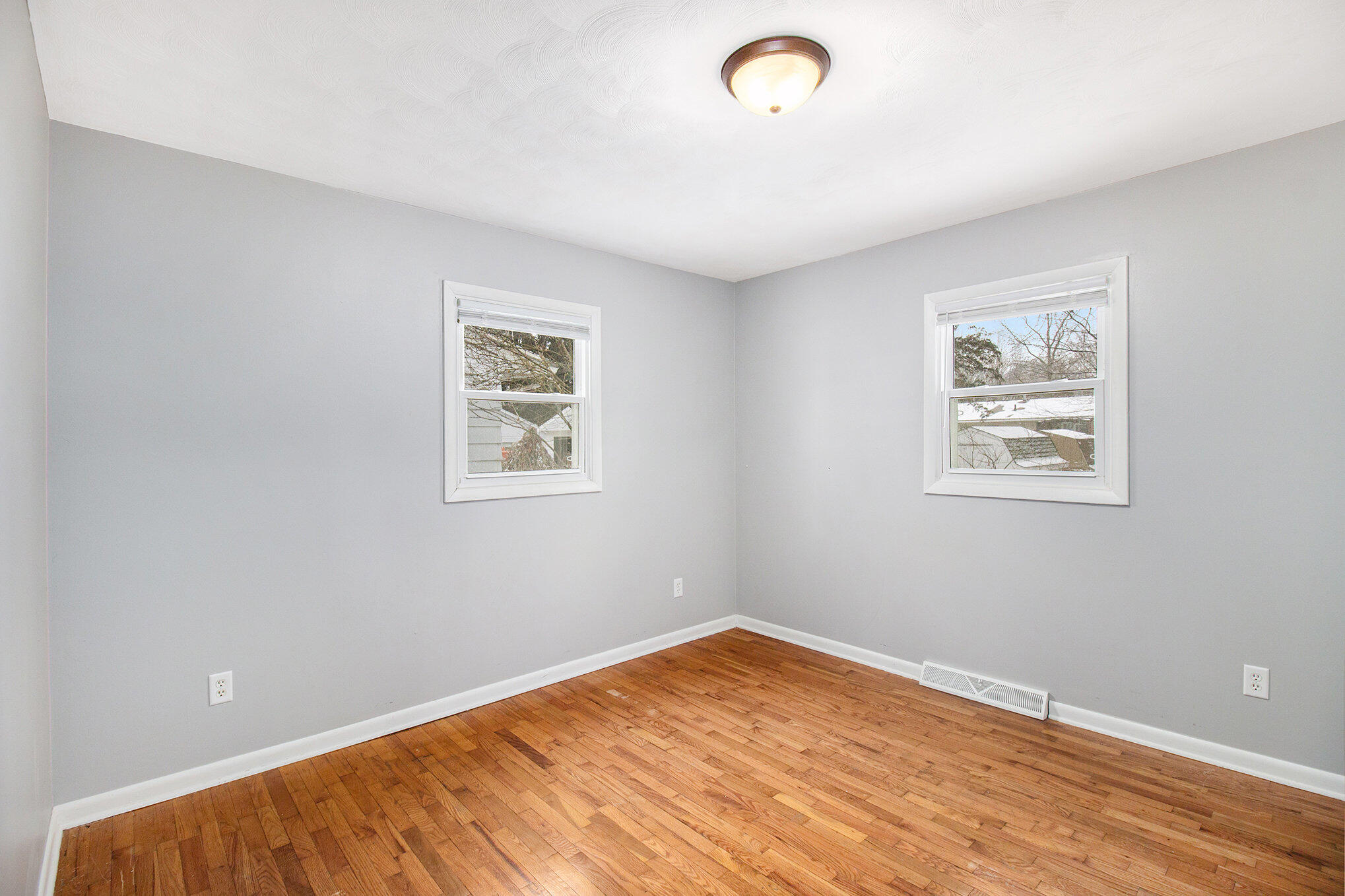 3124 Lawdor Road Lansing, MI 48911 - Photo 16 of 28 012_img_3703_494