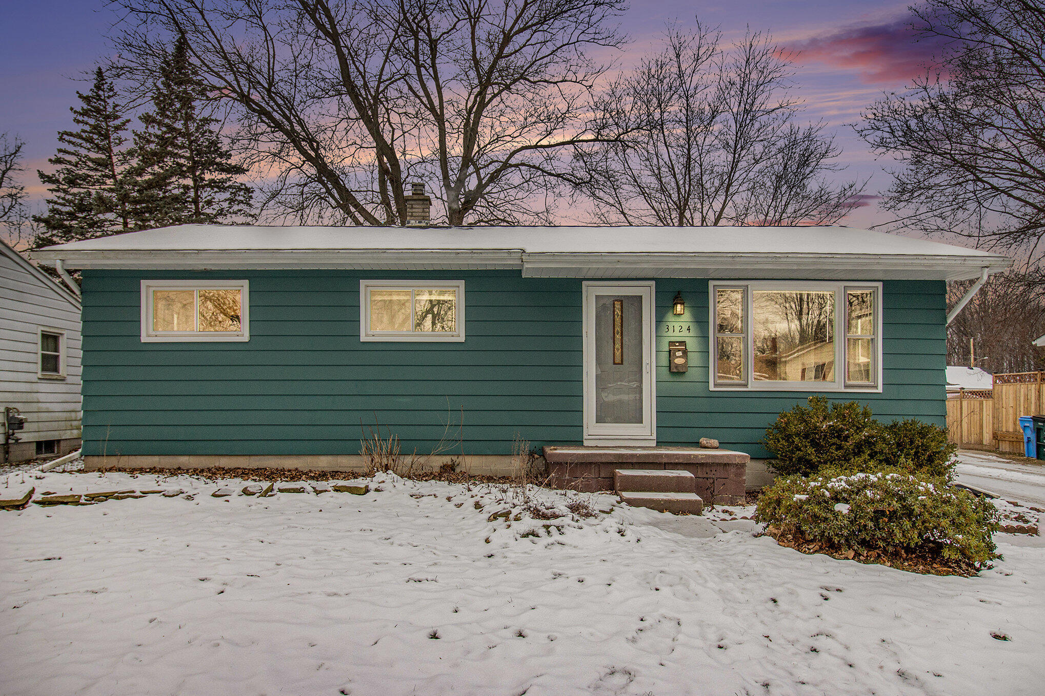 3124 Lawdor Road Lansing, MI 48911 - Photo 2 of 28 002_img_3682-twilight_203