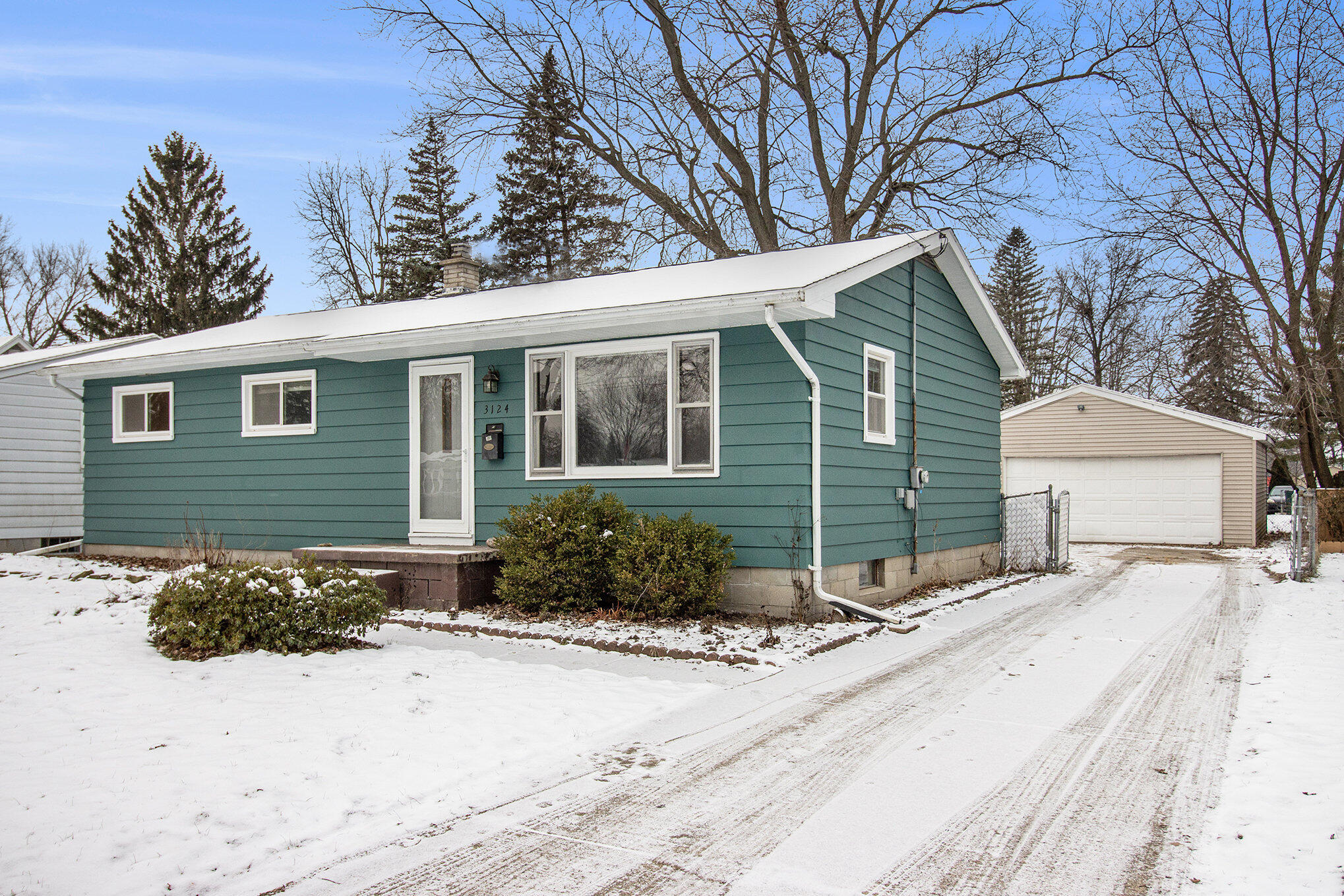 3124 Lawdor Road Lansing, MI 48911 - Photo 4 of 28 003_img_3683_400