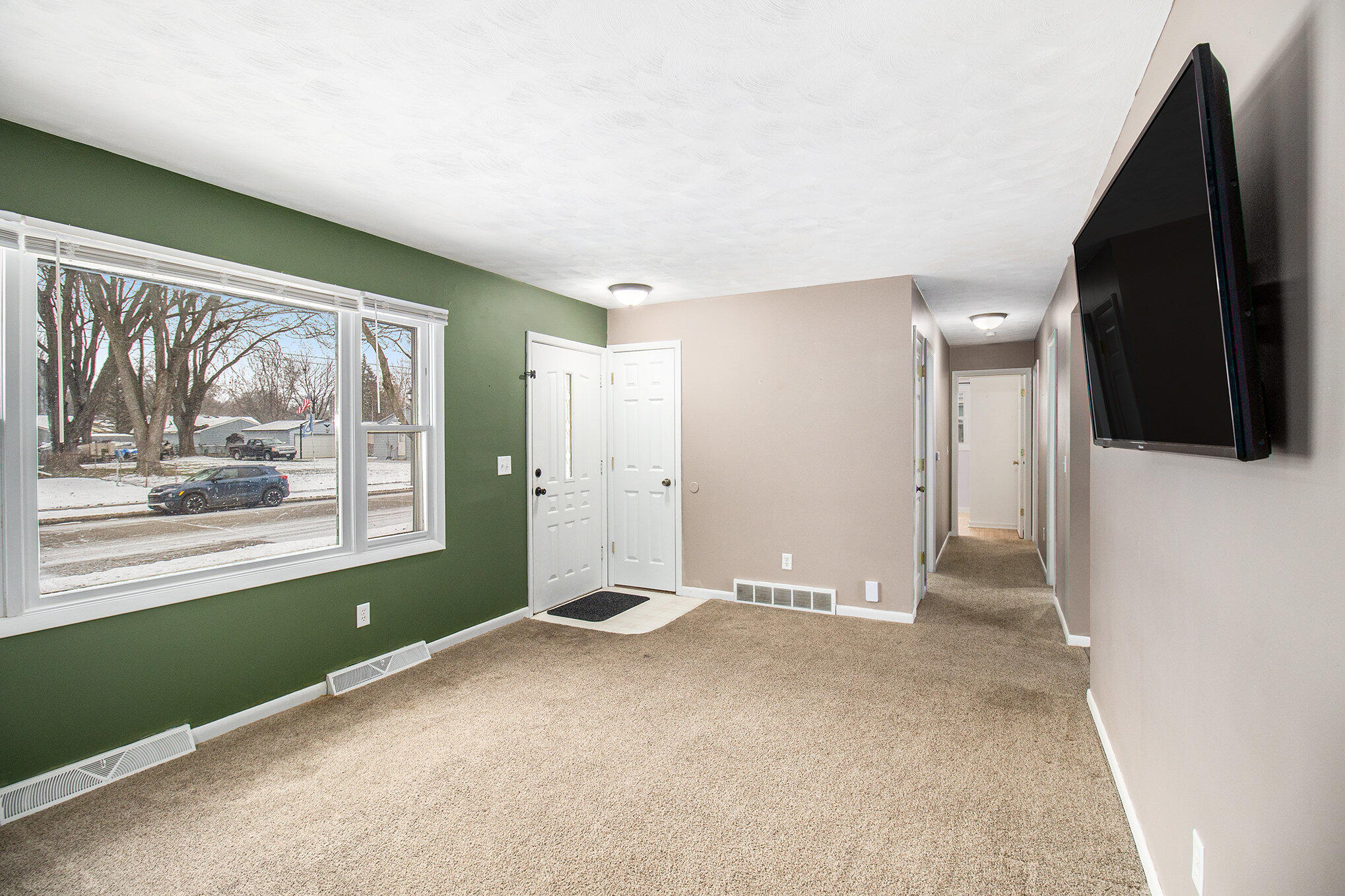 3124 Lawdor Road Lansing, MI 48911 - Photo 5 of 28 005_img_3692_65