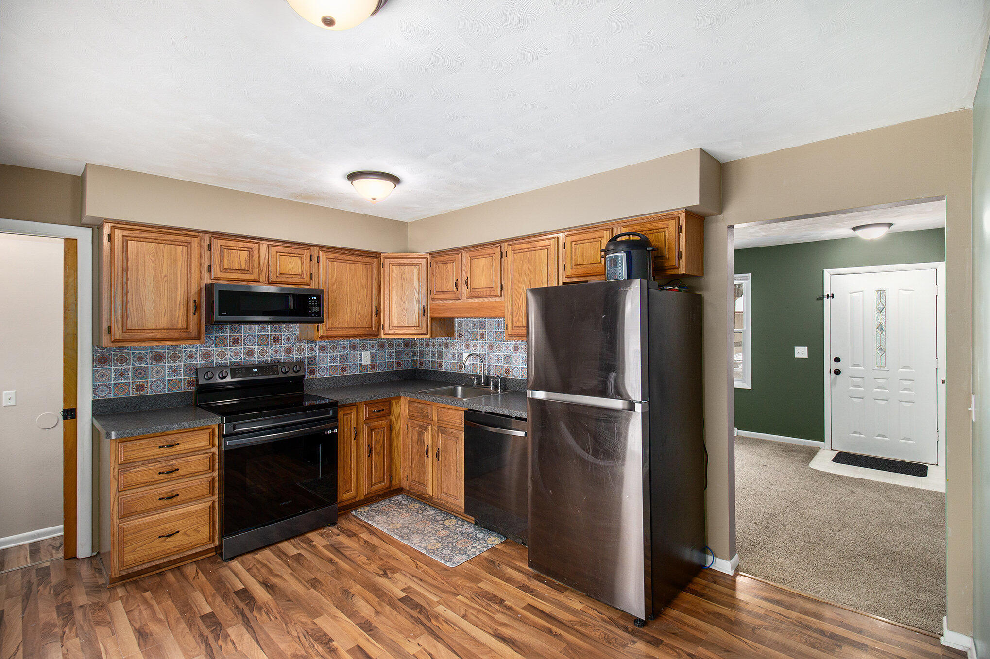3124 Lawdor Road Lansing, MI 48911 - Photo 7 of 28 007_img_3711_505