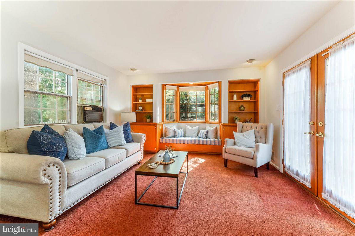 207 Cowbell Road Willow Grove, PA 19090 - Photo 14 of 45 Family Room with Bay Window & window seat
