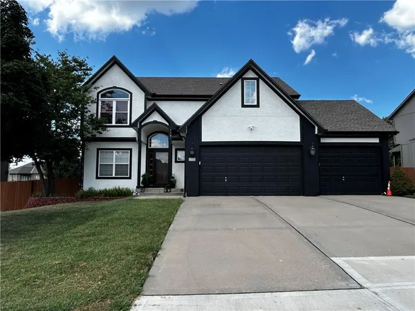 $495,000 | 110 South Eastglen Drive, Raymore, MO 64083