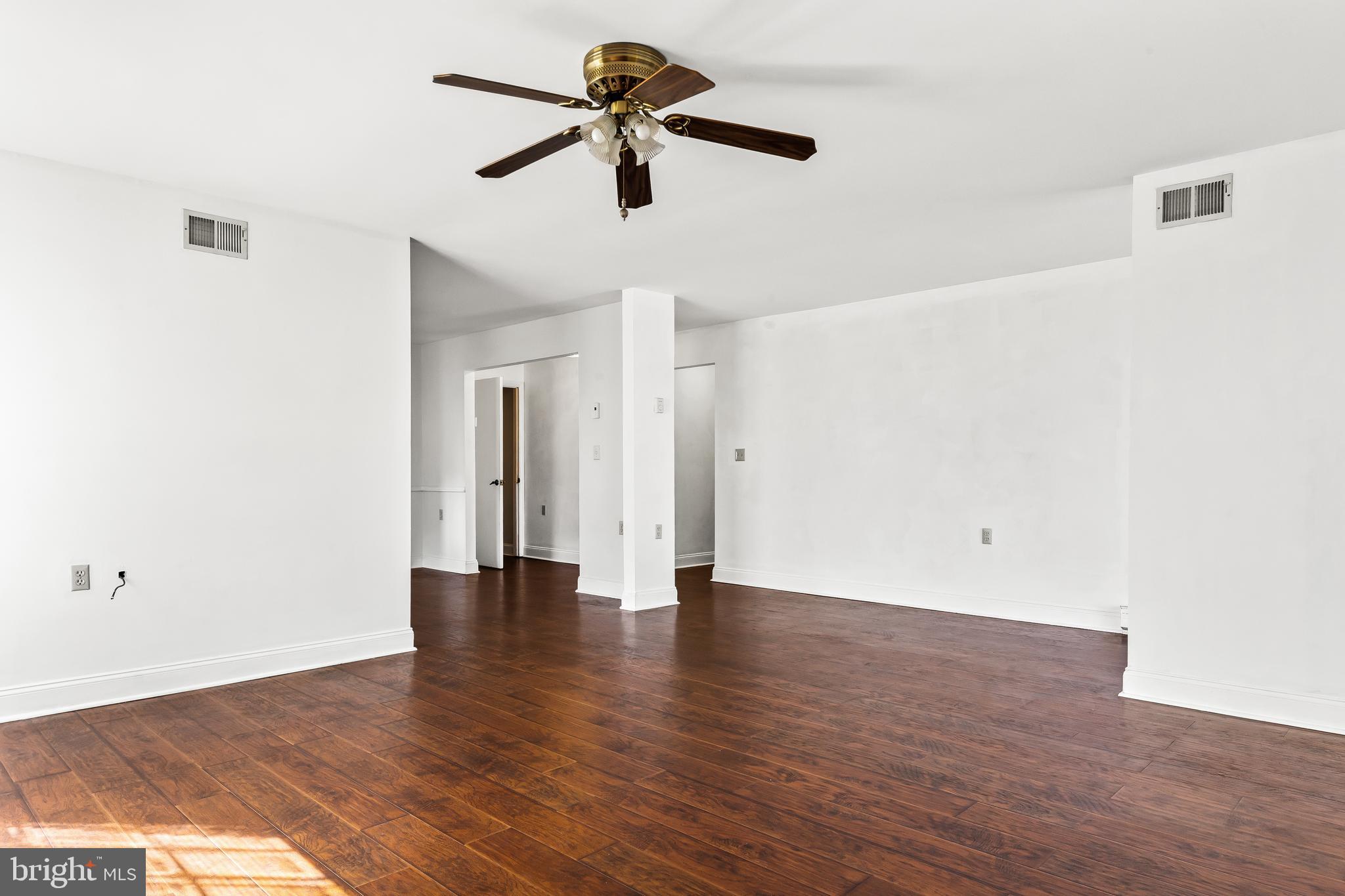 37 Windsor Road Southampton, NJ 08088 - Photo 5 of 23 Gallery Image 5