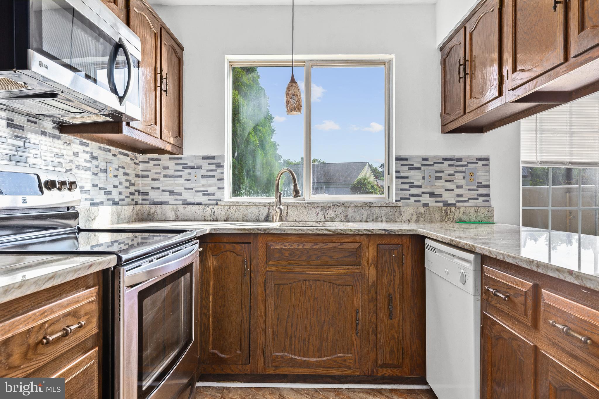 37 Windsor Road Southampton, NJ 08088 - Photo 8 of 23 Gallery Image 8