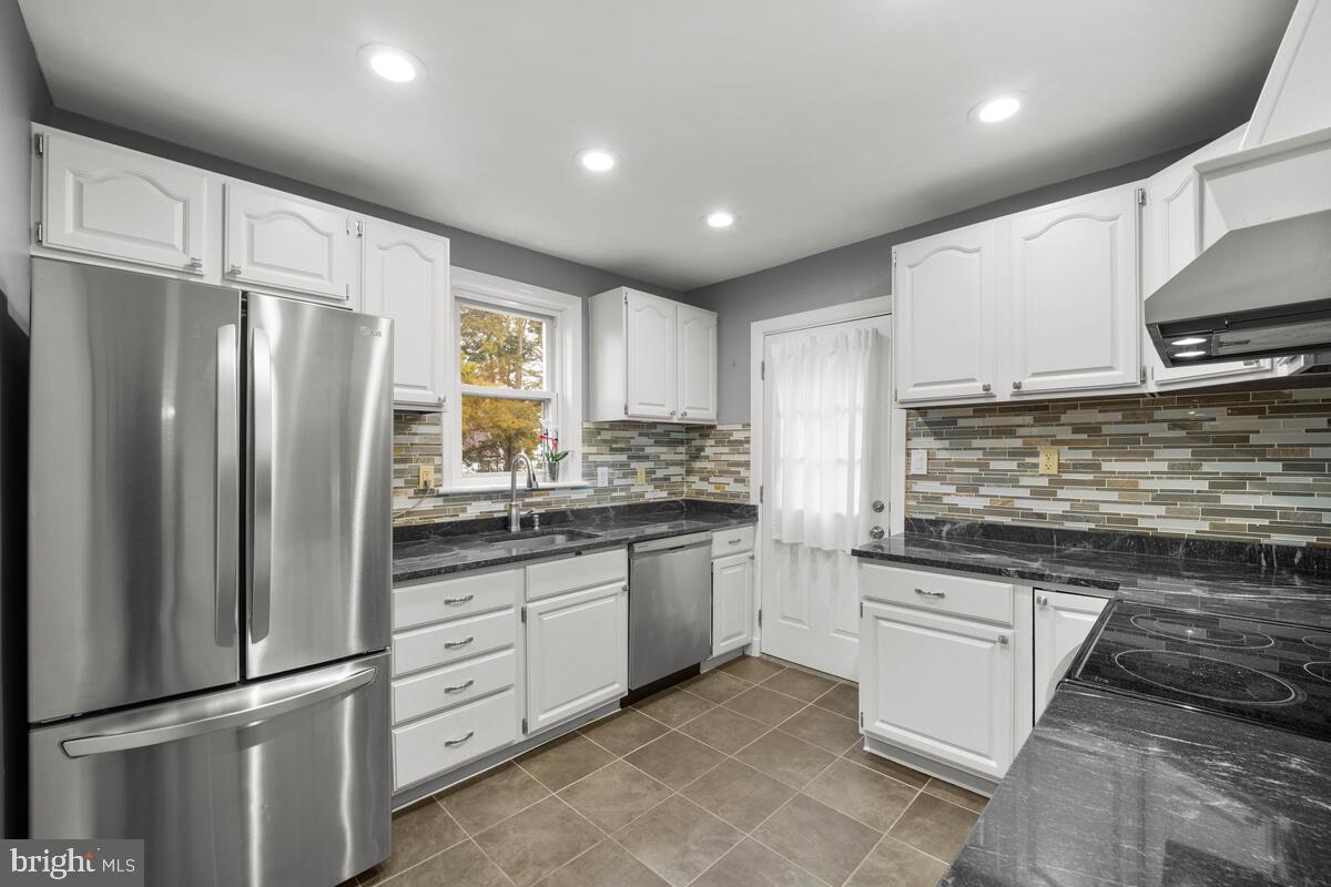 1622 Oakview Drive Silver Spring, MD 20903 - Photo 2 of 28
