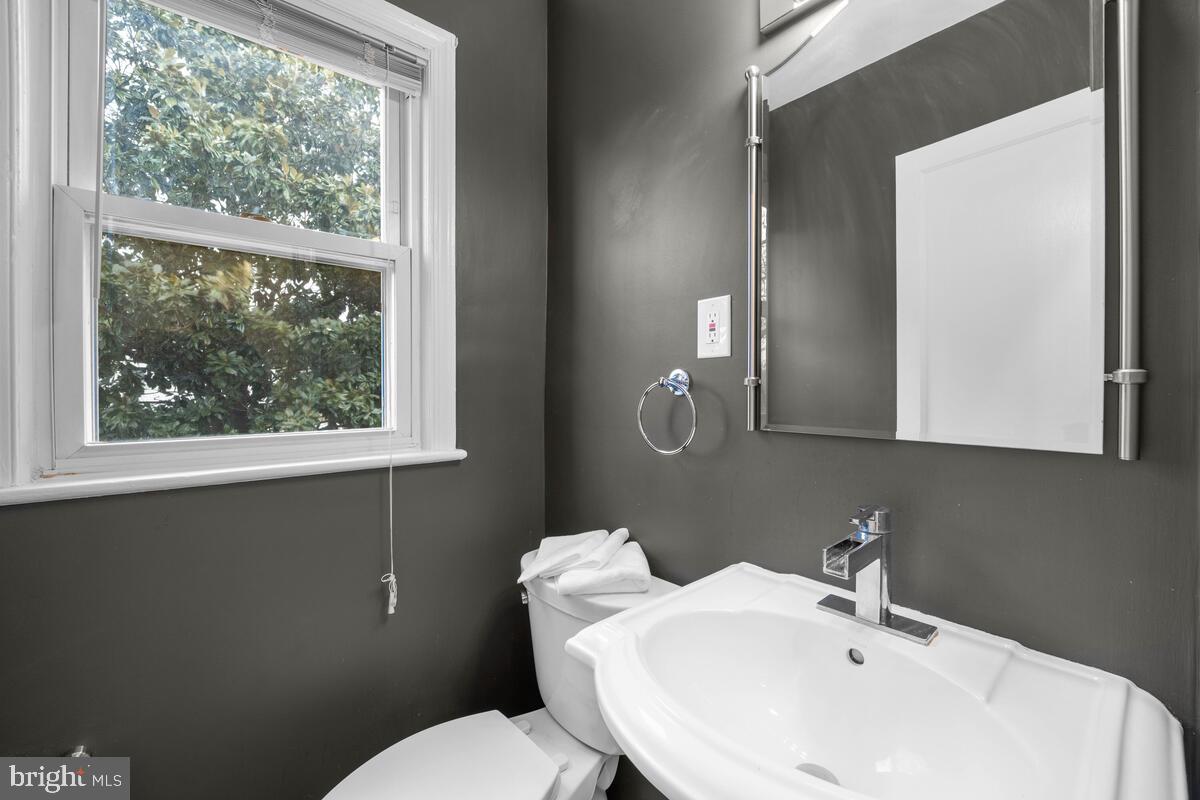 1622 Oakview Drive Silver Spring, MD 20903 - Photo 11 of 28
