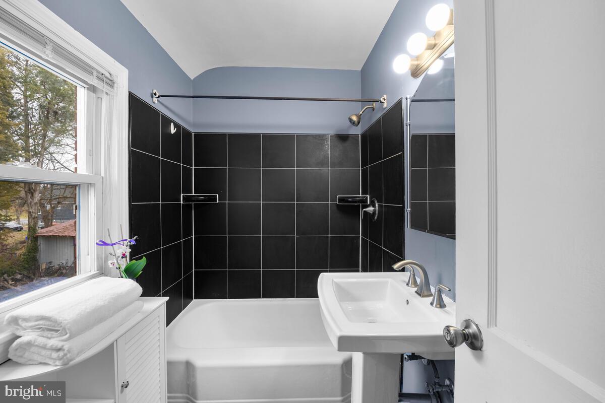 1622 Oakview Drive Silver Spring, MD 20903 - Photo 14 of 28