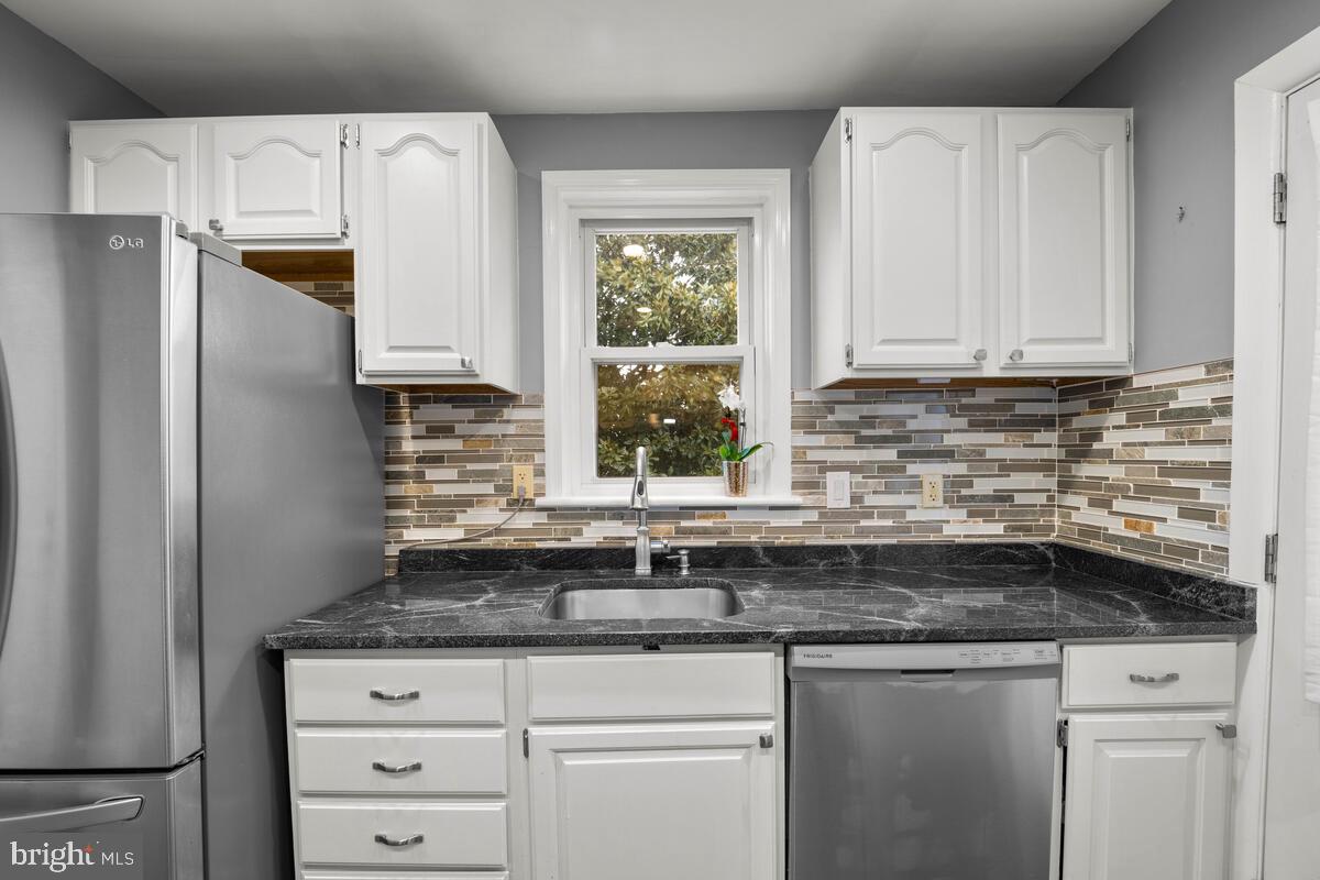 1622 Oakview Drive Silver Spring, MD 20903 - Photo 4 of 28