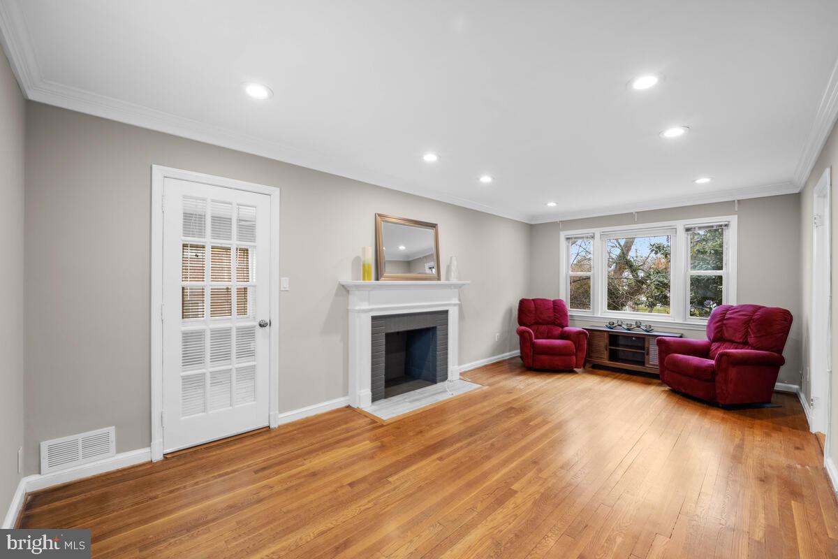 1622 Oakview Drive Silver Spring, MD 20903 - Photo 6 of 28
