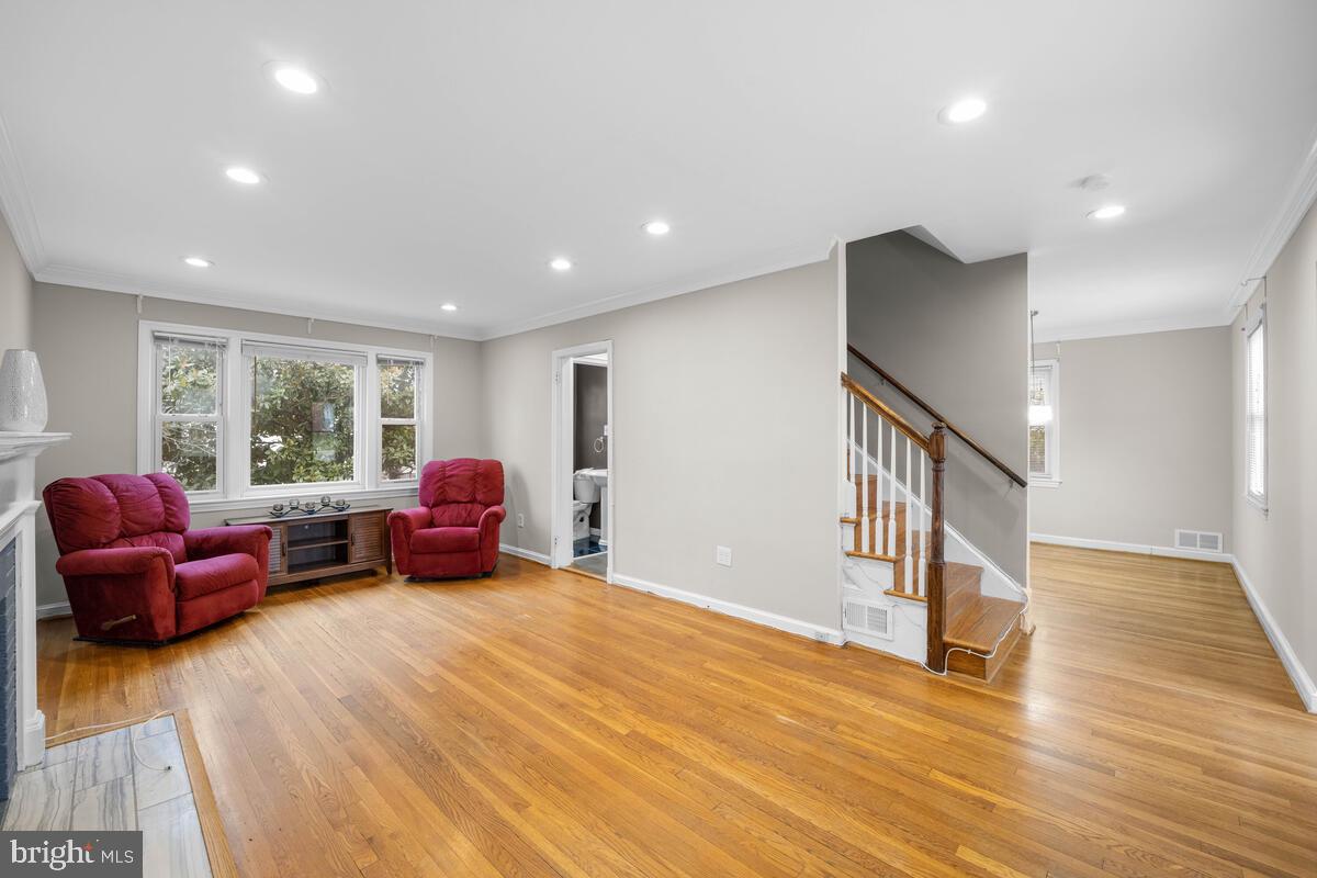 1622 Oakview Drive Silver Spring, MD 20903 - Photo 7 of 28