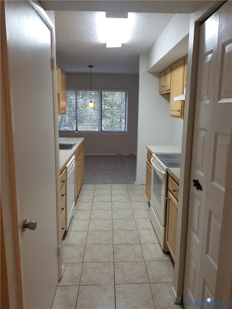 1505 Largo Road, Unit T2 Henrico, VA 23238 - Photo 2 of 7 a bathroom with a granite countertop sink a toilet and a mirror