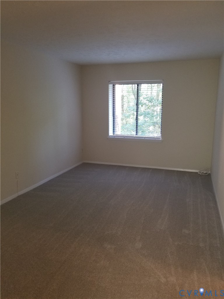 1505 Largo Road, Unit T2 Henrico, VA 23238 - Photo 6 of 7 an empty room with a window