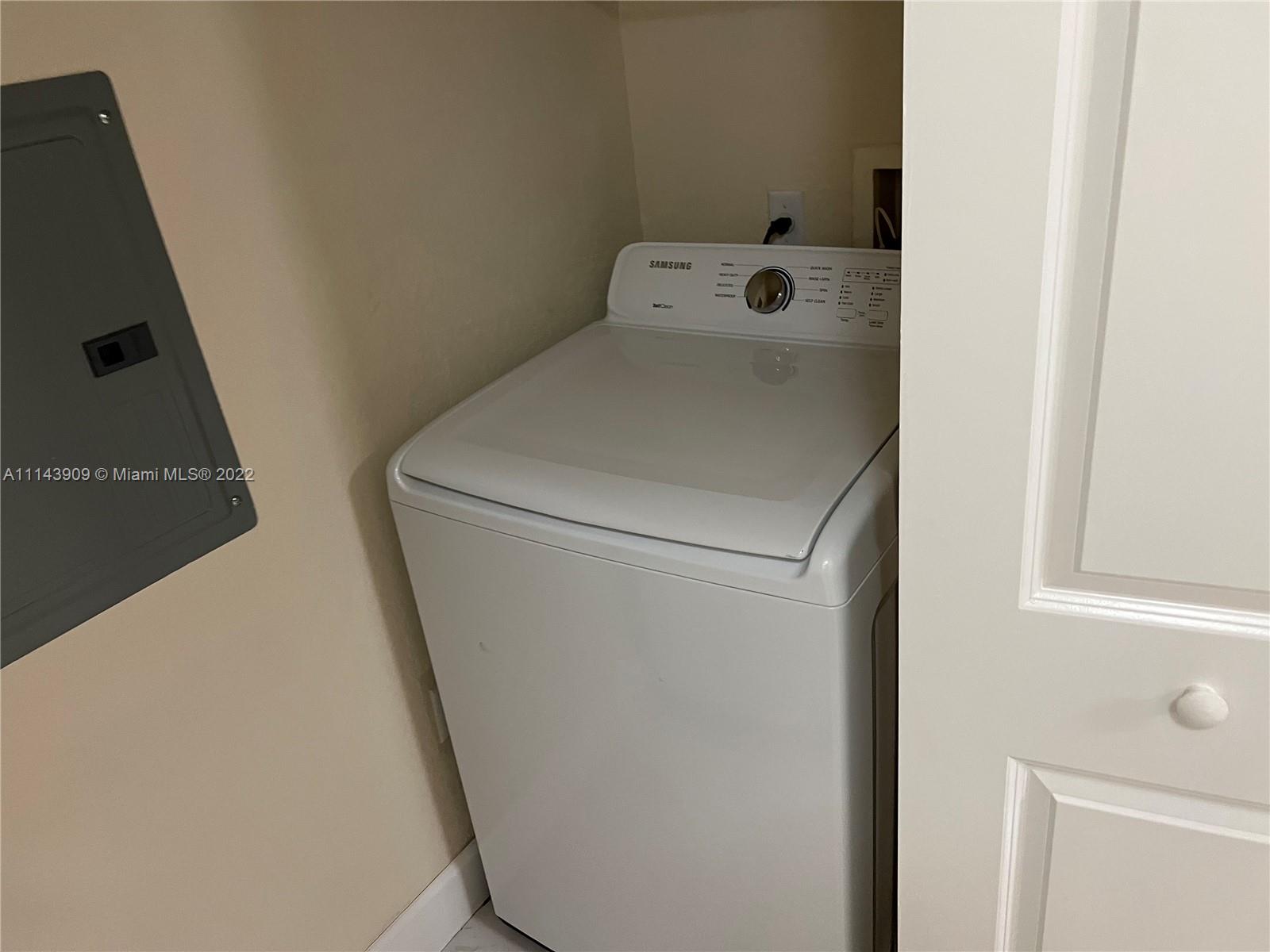 Renaissance Commons Boynton Beach, FL 33426 - Photo 3 of 10 a utility room with dryer and washer