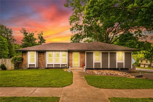 $370,000 | 1524 Oxford Court, Liberty, MO 64068