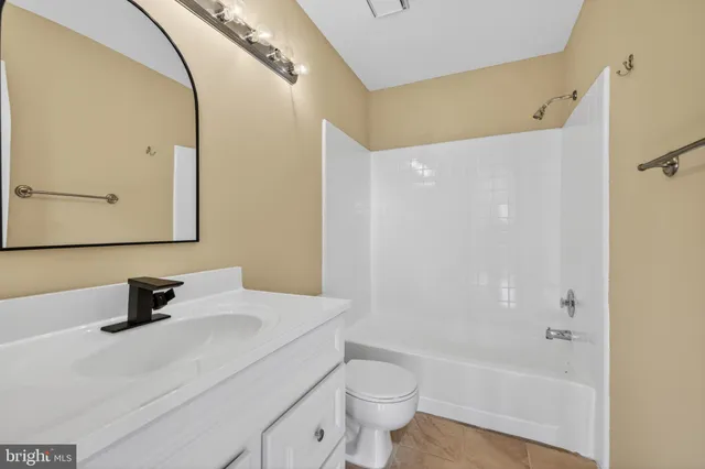 $349,500 | 1111 Huntmaster Terrace Northeast, Unit 301, Leesburg, VA 20176