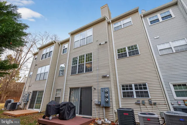 $349,500 | 1111 Huntmaster Terrace Northeast, Unit 301, Leesburg, VA 20176