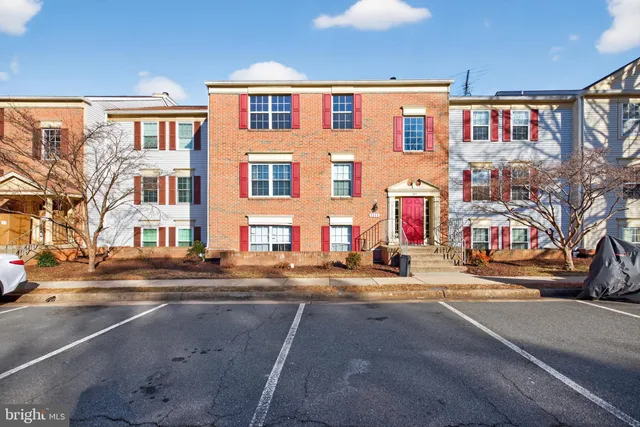 $349,500 | 1111 Huntmaster Terrace Northeast, Unit 301, Leesburg, VA 20176