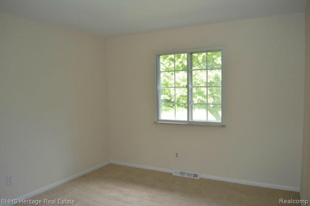 6400 Oak Grove Road Howell, MI 48855 - Photo 12 of 23 39215.jpg