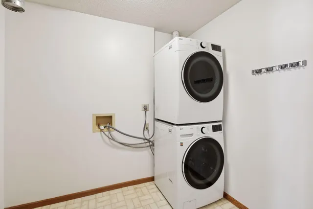 $175,000 | 32 11th Avenue South, Unit 303, Hopkins, MN 55343