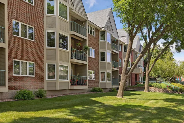 $175,000 | 32 11th Avenue South, Unit 303, Hopkins, MN 55343