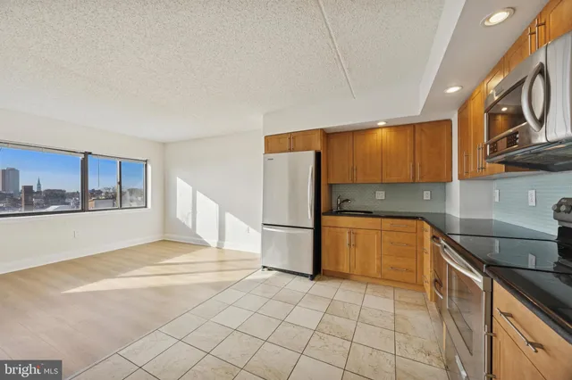 $215,000 | 200 Lombard Street, Unit 820, Philadelphia, PA 19147