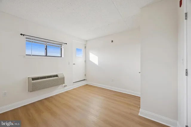 $215,000 | 200 Lombard Street, Unit 820, Philadelphia, PA 19147