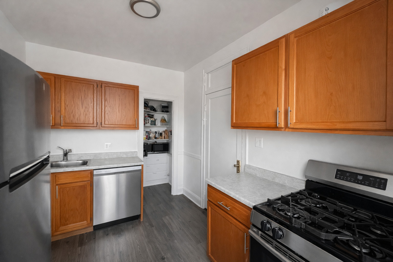 2344 West Addison Street, Unit F2 Chicago, IL 60618 - Photo 6 of 9