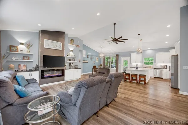 $438,000 | 610 Cornett Branch Road, Four Seasons, MO 65049