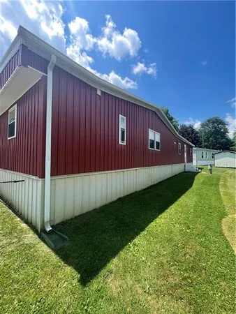 a view of backyard with pathway