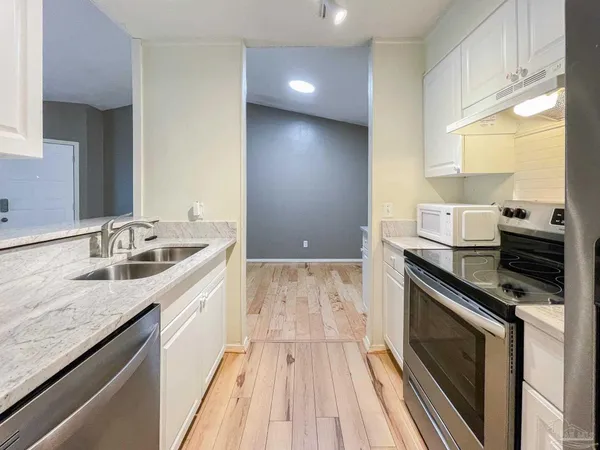 $174,900 | 601 East Burgess Road, Unit E4, Pensacola, FL 32504