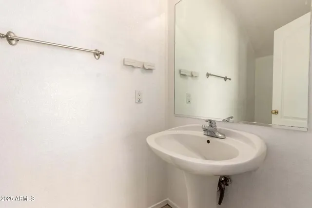 $2,750 | 11625 West Monroe Street, Avondale, AZ 85323