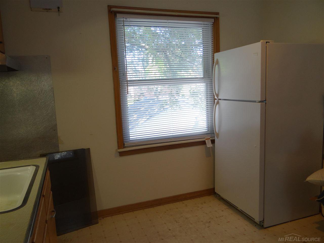 2037 Vernier Road Grosse Pointe, MI 48236 - Photo 26 of 38 50053995-25.JPG