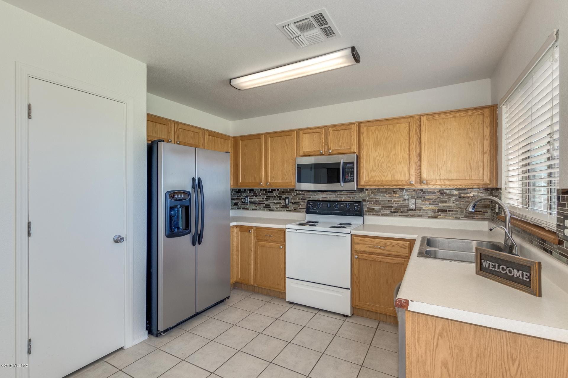 9822 Vía De Sisneroz Tucson, AZ 85747 - Photo 5 of 18