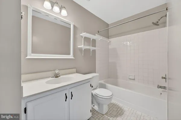 $2,600 | 1625 South Barton Street, Unit 16, Arlington, VA 22204