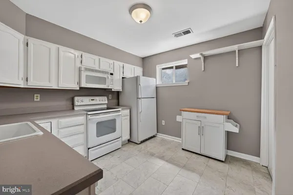 $2,600 | 1625 South Barton Street, Unit 16, Arlington, VA 22204