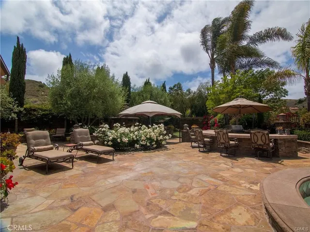 a view of a house with backyard and sitting area