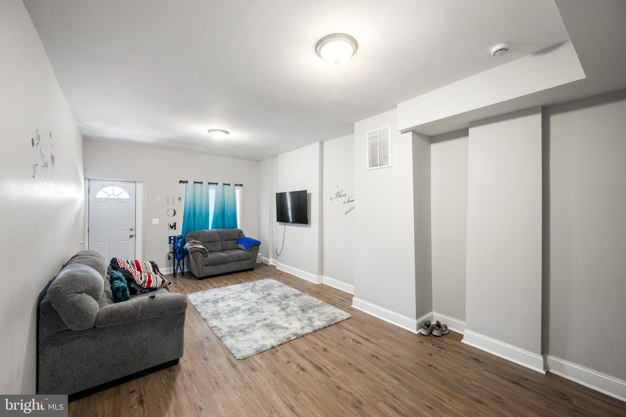 2730 Baker Street Baltimore, MD 21216 - Photo 5 of 27 Living Room