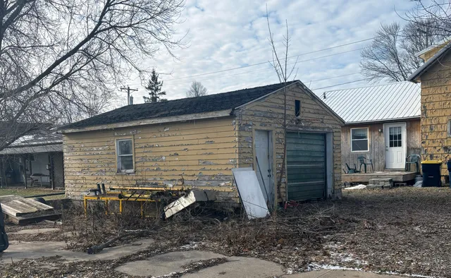 $80,000 | 1208 Academy Street, Elroy, WI 53929