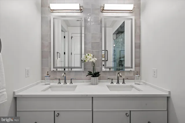 $2,485,000 | 107 North West, Alexandria, VA 22314