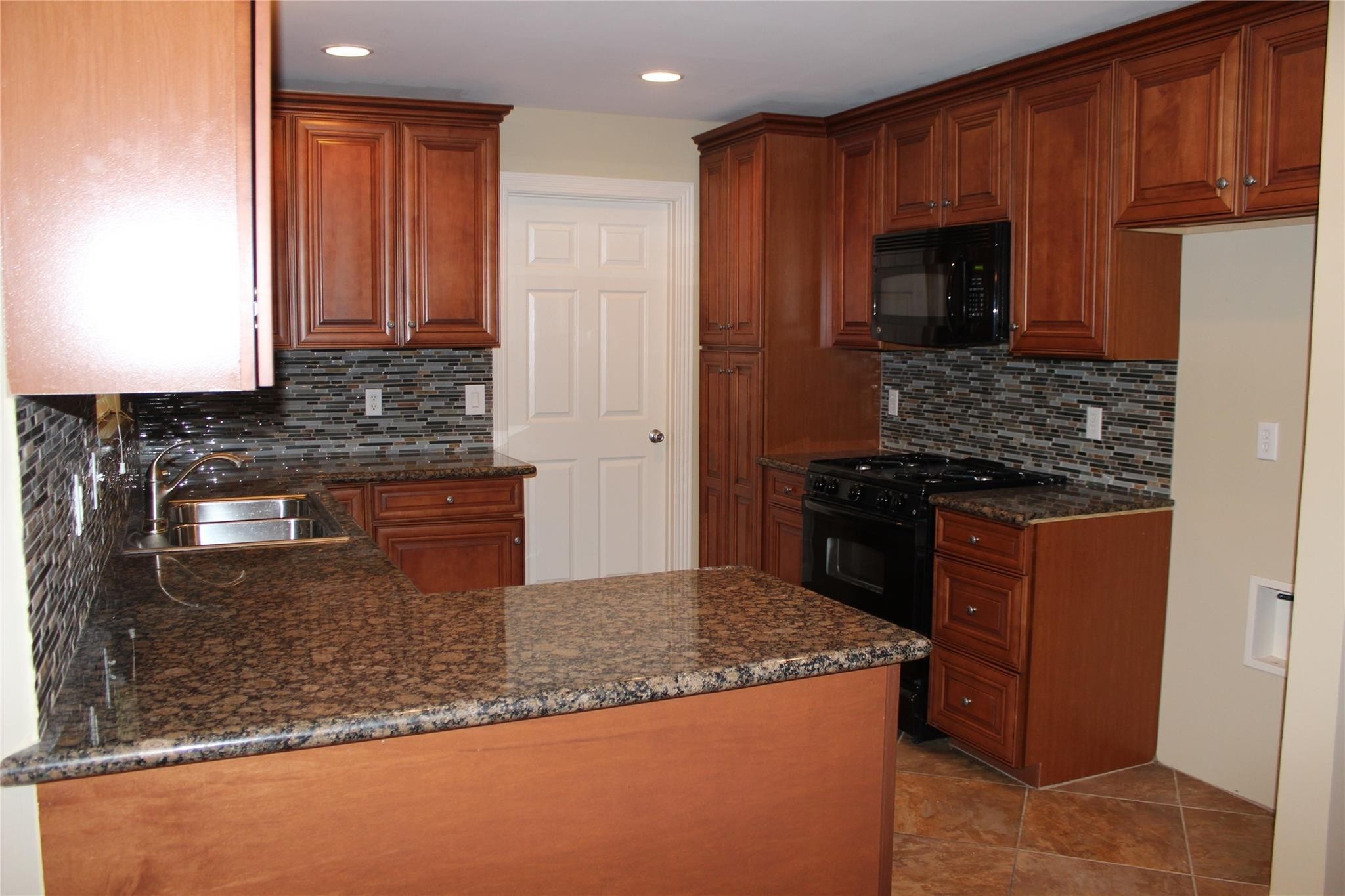 10301 Ivyridge Road Houston, TX 77043 - Photo 10 of 23