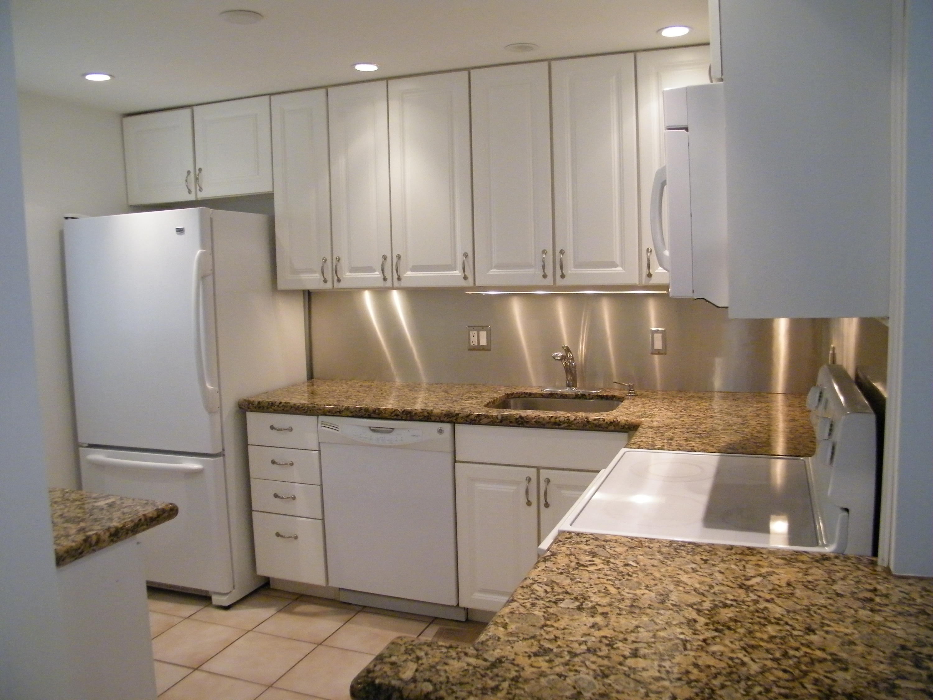 5900 Northeast 7th Avenue, Unit 107S Boca Raton, FL 33487 - Photo 2 of 17 Kitchen
