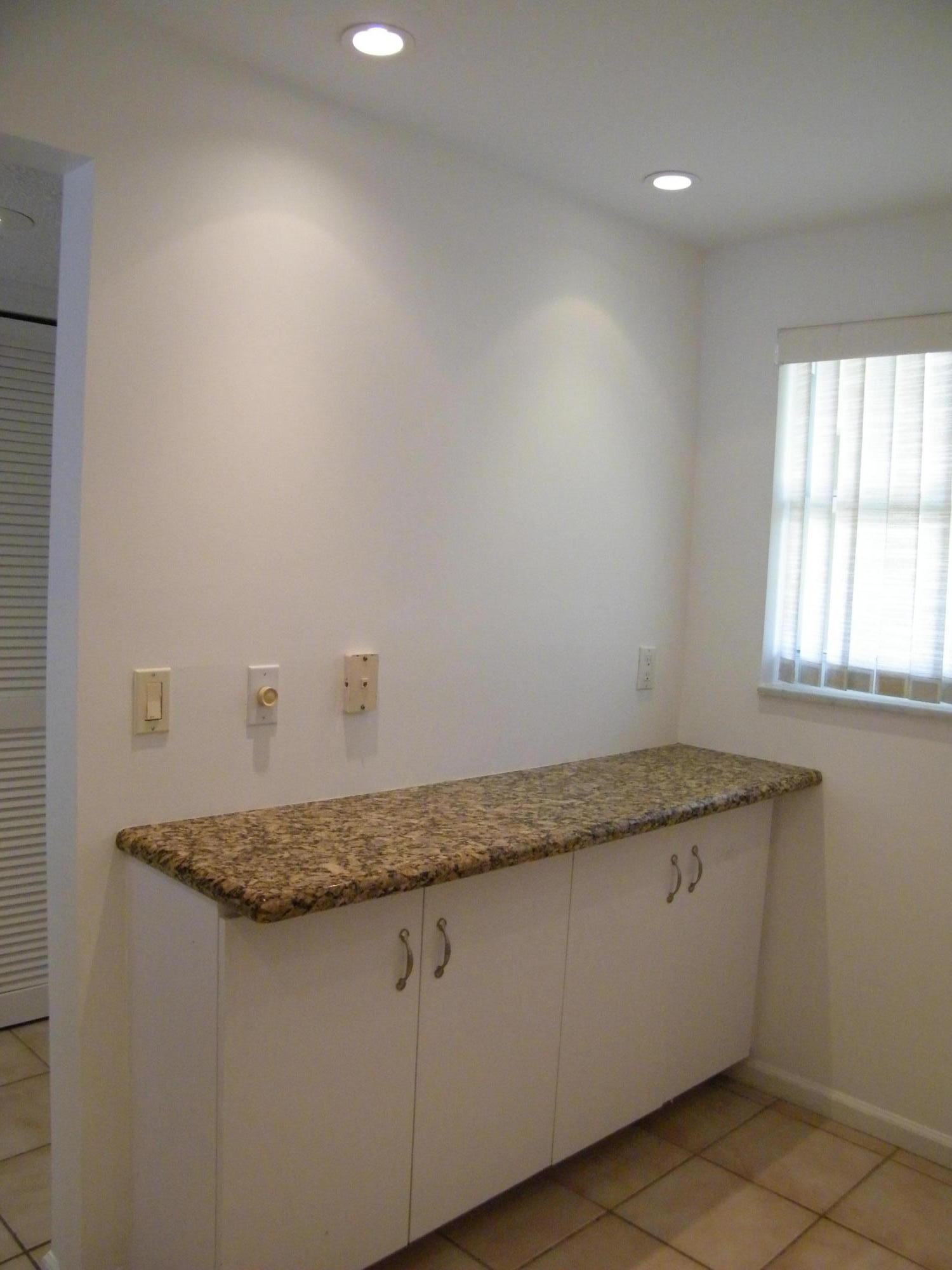 5900 Northeast 7th Avenue, Unit 107S Boca Raton, FL 33487 - Photo 3 of 17 Kitchen