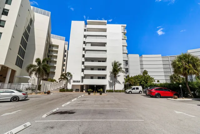 $3,500 | 3580 South Ocean Boulevard, Unit 2A, South Palm Beach, FL 33480