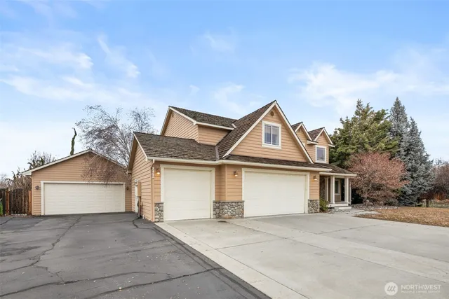 $1,060,000 | 2429 Fancher Heights Boulevard, East Wenatchee, WA 98802