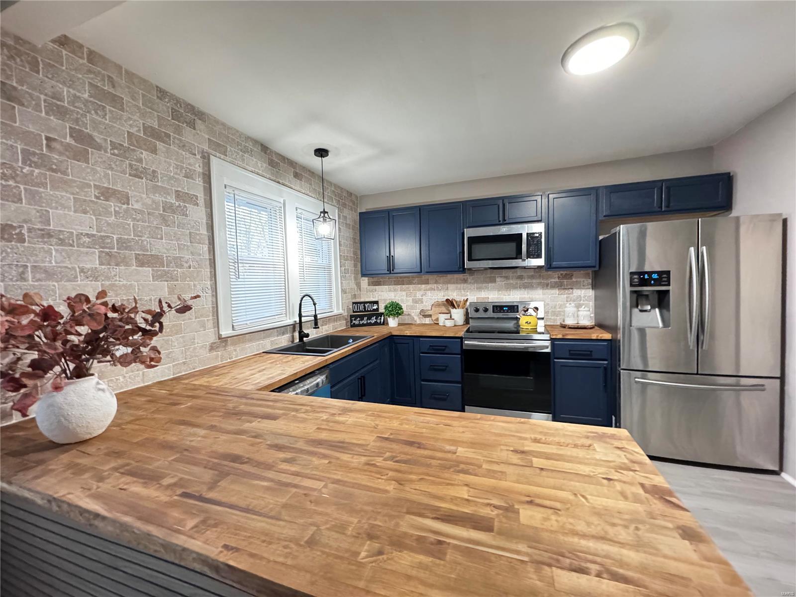 9726 Ridge Heights Road Fairview Heights, IL 62208 - Photo 8 of 19 Gallery Image 8