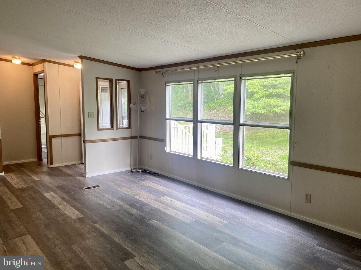 746 Sawmill Road Boyertown, PA 19512 - Photo 7 of 28 Living Room