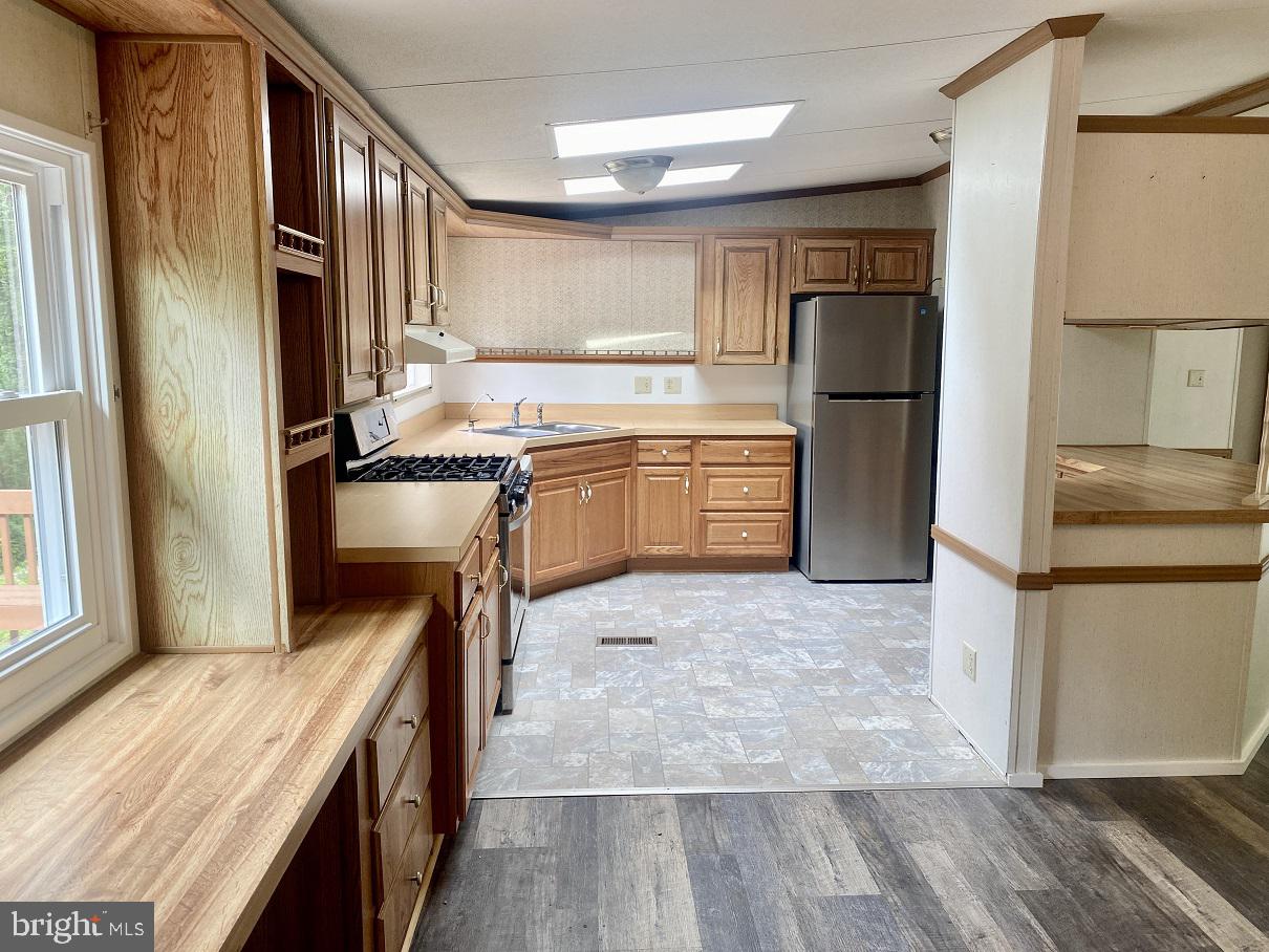 746 Sawmill Road Boyertown, PA 19512 - Photo 9 of 28 Dining Area and Kitchen